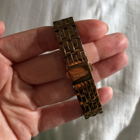 Rose Gold Fossil Watch - Picture 6 of 8
